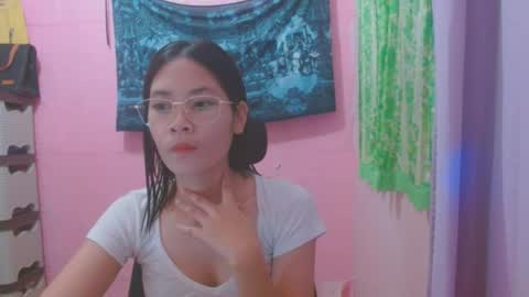 Snapshot of sweetsexygirl20 chatting on June 25, 2026, 5:45 am Mia online show from June 25, 2026, 5:45 am
