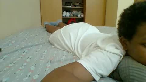 sweetshilah online show from October 19, 2025, 3:51 am