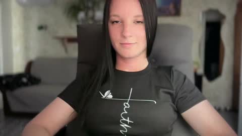 Snapshot of sweetshy99 chatting on June 27, 2026, 1:50 pm Sweet Shy online show from June 27, 2026, 1:50 pm