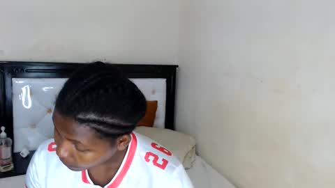 Snapshot of sweetslyvie chatting on May 21, 2026, 7:48 am sweetslyvie online show from May 21, 2026, 7:48 am