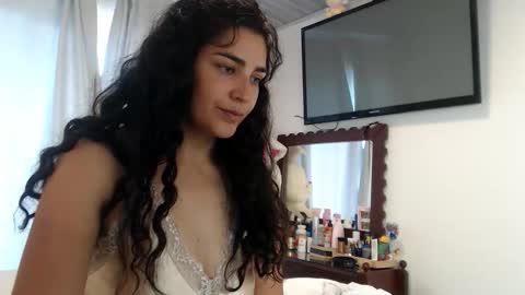Dianis online show from November 3, 2025, 5:03 pm