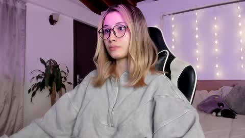 Cat independent model  online show from December 27, 2024, 8:56 am