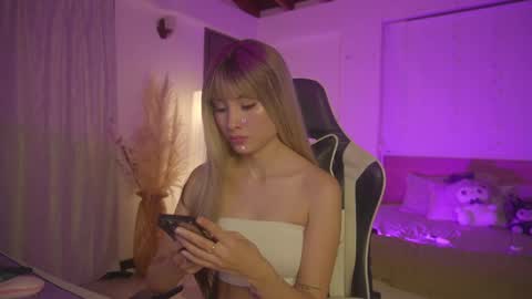 Cat independent model  online show from March 5, 2025, 3:18 am