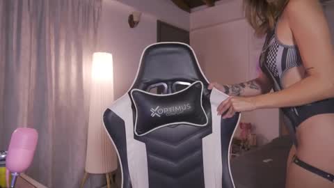 Snapshot of sweett_catt1 chatting on September 25, 2025, 2:26 am Cat independent model online show from September 25, 2025, 2:26 am