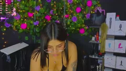 Snapshot of sweett_mollyy chatting on May 30, 2026, 1:46 am Molly - INDEPENDENT MODEL online show from May 30, 2026, 1:46 am
