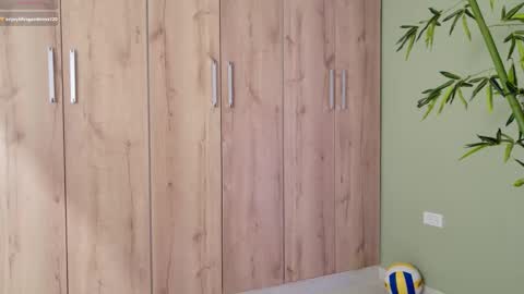    online show from February 25, 2025, 7:25 pm