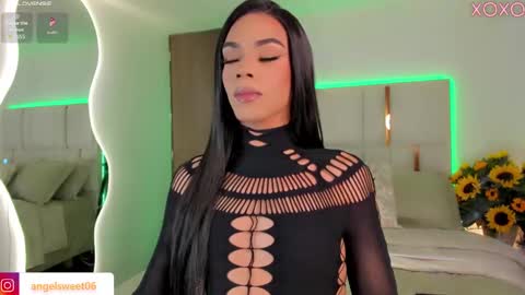 Snapshot of sweett_shinexx chatting on September 28, 2025, 4:40 am angel online show from September 28, 2025, 4:40 am