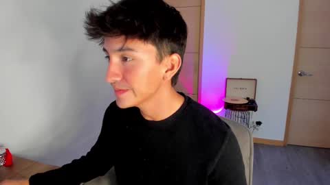 Snapshot of sweettaaron chatting on October 2, 2025, 5:53 pm Andy online show from October 2, 2025, 5:53 pm