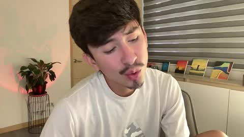 Snapshot of sweettaaron chatting on October 28, 2025, 6:10 pm Andy online show from October 28, 2025, 6:10 pm