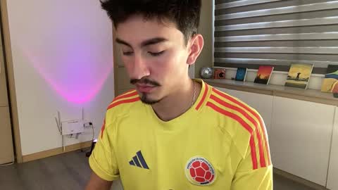 Snapshot of sweettaaron chatting on November 25, 2025, 6:19 pm Andy online show from November 25, 2025, 6:19 pm