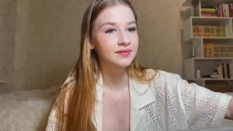 Lisa online show from September 25, 2025, 4:54 pm