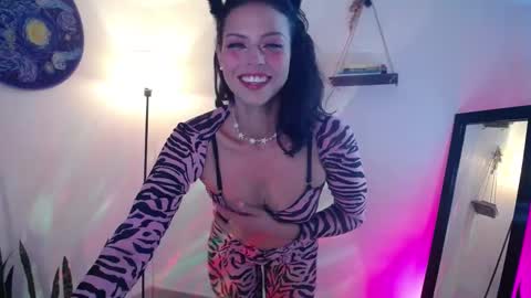 Snapshot of sweettianna chatting on September 22, 2025, 4:09 pm shamanta Independent modelHelp me reach 100 thumbs up online show from September 22, 2025, 4:09 pm