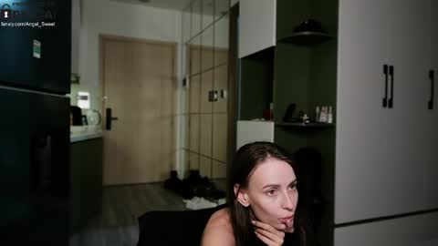 Leila and Alex online show from June 2, 2026, 2:41 pm