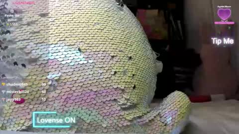 Mia online show from March 15, 2026, 8:37 pm