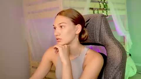Snapshot of sweety_emilya chatting on July 14, 2026, 8:19 am Emily online show from July 14, 2026, 8:19 am