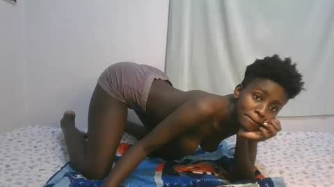 Snapshot of sweety_petite chatting on November 25, 2025, 10:15 am sweety_petite online show from November 25, 2025, 10:15 am