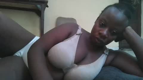 Snapshot of sweetyass25 chatting on May 12, 2026, 5:48 am sweetyass25 online show from May 12, 2026, 5:48 am