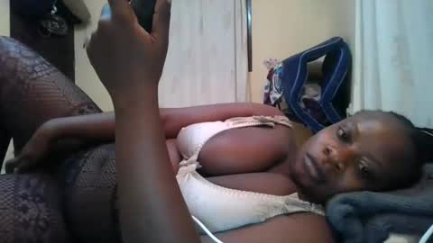 Snapshot of sweetyass25 chatting on June 1, 2026, 6:31 pm sweetyass25 online show from June 1, 2026, 6:31 pm