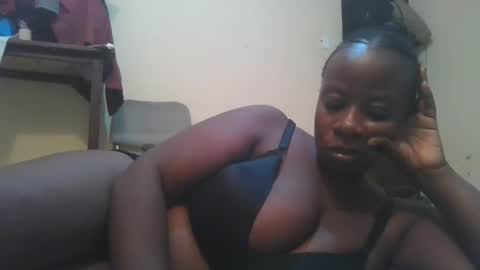 Snapshot of sweetyass25 chatting on June 10, 2026, 3:55 pm sweetyass25 online show from June 10, 2026, 3:55 pm