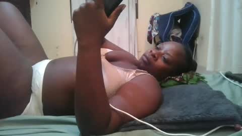 Snapshot of sweetyass25 chatting on June 12, 2026, 5:56 pm sweetyass25 online show from June 12, 2026, 5:56 pm