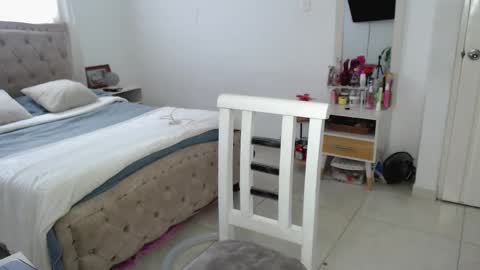 yaya online show from September 18, 2025, 2:52 pm