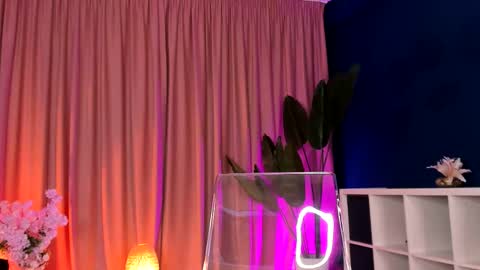 Leya online show from November 25, 2025, 5:51 am