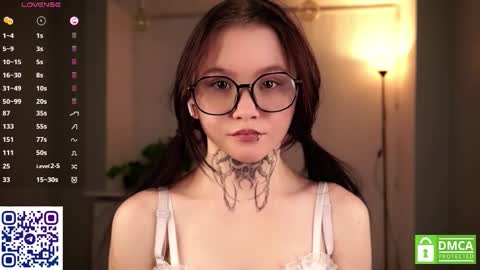 Astrid online show from November 14, 2025, 6:28 pm