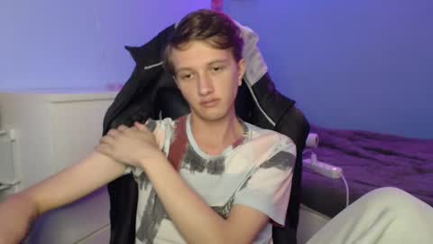 Cat online show from January 11, 2026, 7:52 pm