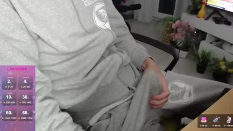 Snapshot of swetlittleboy4u chatting on December 6, 2024, 5:42 am SwetLittleBoy4u online show from December 6, 2024, 5:42 am