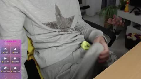 Snapshot of swetlittleboy4u chatting on December 19, 2024, 5:40 am SwetLittleBoy4u online show from December 19, 2024, 5:40 am