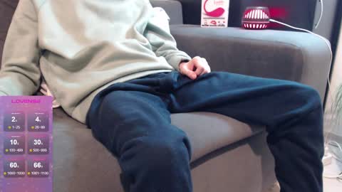 Snapshot of swetlittleboy4u chatting on February 6, 2025, 5:30 pm SwetLittleBoy4u online show from February 6, 2025, 5:30 pm