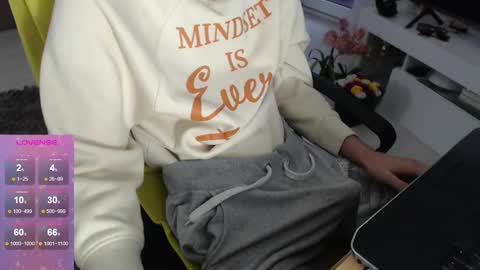 Snapshot of swetlittleboy4u chatting on February 12, 2025, 5:37 am SwetLittleBoy4u online show from February 12, 2025, 5:37 am