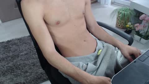 Snapshot of swetlittleboy4u chatting on September 13, 2025, 10:15 am SwetLittleBoy4u online show from September 13, 2025, 10:15 am