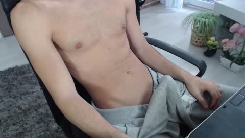 Snapshot of swetlittleboy4u chatting on September 15, 2025, 8:03 am SwetLittleBoy4u online show from September 15, 2025, 8:03 am