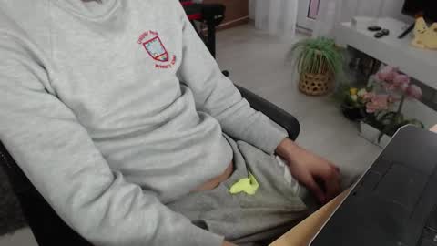 Snapshot of swetlittleboy4u chatting on October 3, 2025, 8:44 am SwetLittleBoy4u online show from October 3, 2025, 8:44 am