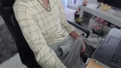 Snapshot of swetlittleboy4u chatting on November 24, 2025, 8:47 am SwetLittleBoy4u online show from November 24, 2025, 8:47 am