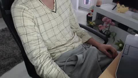 Snapshot of swetlittleboy4u chatting on November 25, 2025, 8:03 am SwetLittleBoy4u online show from November 25, 2025, 8:03 am