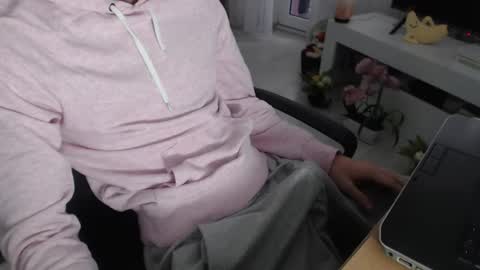 Snapshot of swetlittleboy4u chatting on November 27, 2025, 11:34 am SwetLittleBoy4u online show from November 27, 2025, 11:34 am