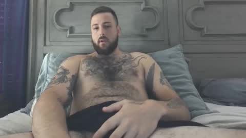 swoozy_ online show from November 19, 2025, 6:52 pm