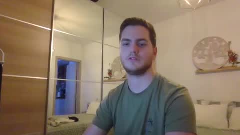 syl092 online show from December 8, 2024, 4:39 pm