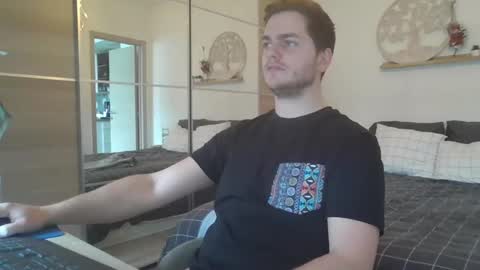 syl092 online show from February 9, 2025, 1:56 pm