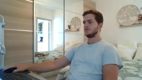 syl092 online show from September 14, 2025, 12:04 pm