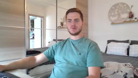 syl092 online show from October 5, 2025, 10:35 am