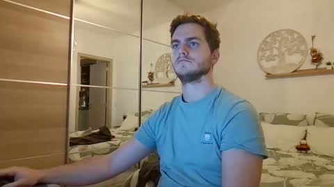 syl092 online show from November 19, 2025, 5:02 pm