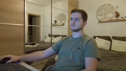 syl092 online show from January 8, 2026, 4:53 pm