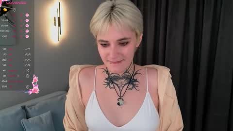 Snapshot of sylviacook chatting on December 21, 2025, 2:46 pm Maria online show from December 21, 2025, 2:46 pm