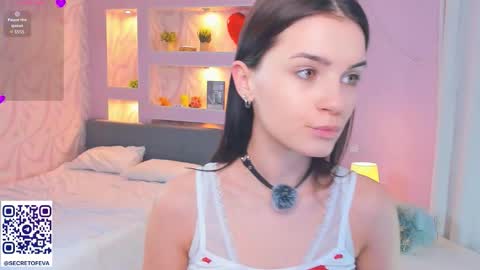 Snapshot of synne_glows chatting on November 12, 2025, 7:13 pm Eva online show from November 12, 2025, 7:13 pm