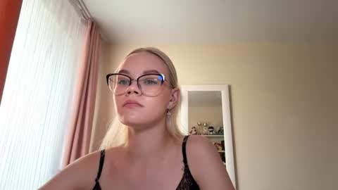 Snapshot of synnecure chatting on July 9, 2026, 9:46 am Mia online show from July 9, 2026, 9:46 am