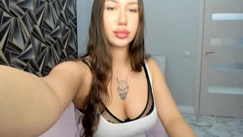 Mila online show from December 20, 2025, 2:40 am