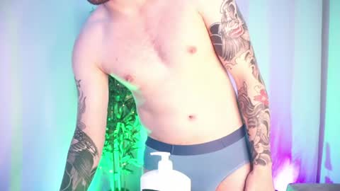 t0ny_wylie online show from June 22, 2026, 9:39 am